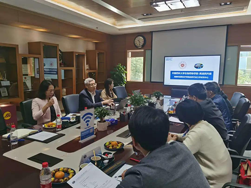 5001拉斯维加斯首席执行官陈春麟博士，商务发展部副总裁蔡金娜博士等人热情接待了金能明书记一行。