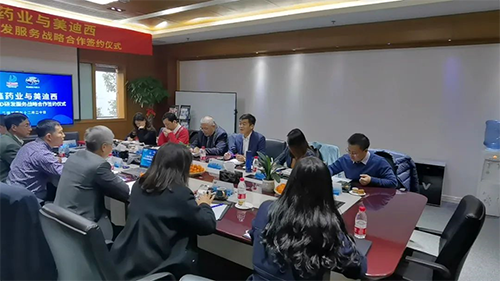 力鑫药业董事长&总经理高悦译、副总经理张倩、首席技术官陈成斌、研发商务总监刘恩桂、总经办主任张梦晗