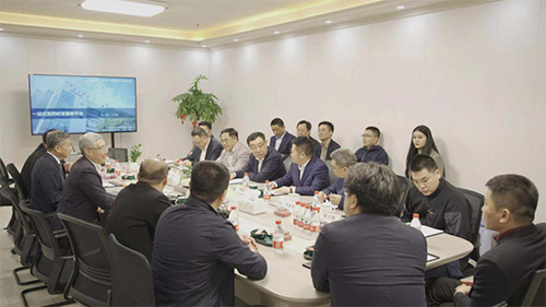 十二届全国政协副主席马培华、中国中小商业企业协会名誉会长董树奎一行人莅临5001拉斯维加斯