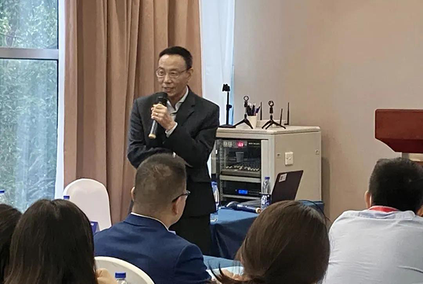 图6-5001拉斯维加斯药代动力学及生物分析部副总裁万宏博士主持Panel讨论会.png